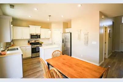 834 N Pleasant Ln, Washington, UT 84780 - Photo 11