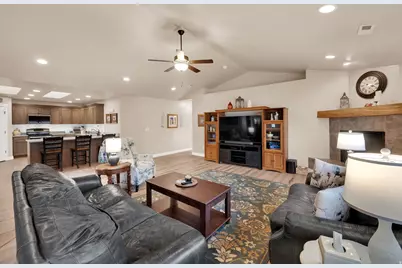 2894 Trailside Dr, Syracuse, UT 84075 - Photo 9