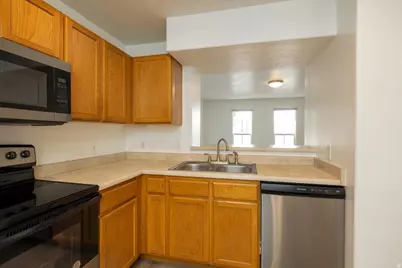 4753 S Falkirk Dr W, Murray, UT 84107 - Photo 9