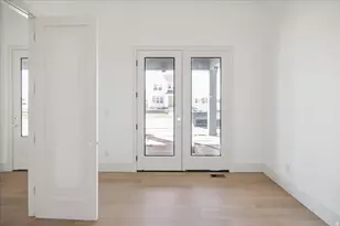 587 S Daniel Dr, Farmington, UT 84025 - Photo 3