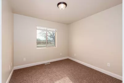 167 E 600 N, Roosevelt, UT 84066 - Photo 15