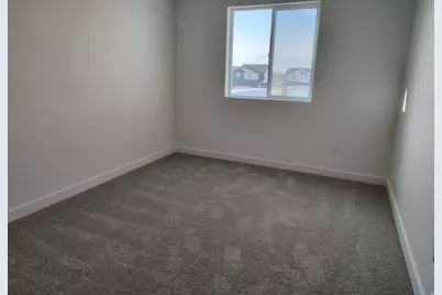 2042 N Essie Dr, Tooele, UT 84074 - Photo 15