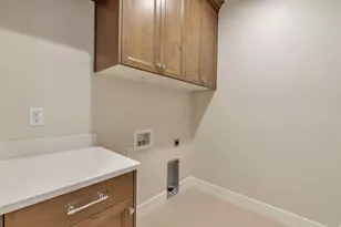 551 W Summerhill Ln, Centerville, UT 84014 - Photo 23