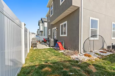 7077 N Spring Hill Ln, Eagle Mountain, UT 84005 - Photo 23