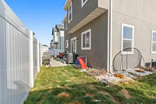 7077 N Spg Hl Ln, Eagle Mountain, UT 84005 - Photo 23