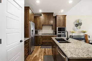 1465 E Sego Lily Ct, Layton, UT 84040 - Photo 9