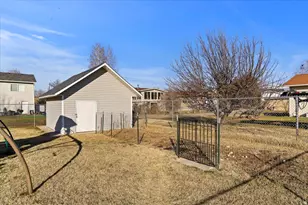 2266 N 2290 W, Clinton, UT 84015 - Photo 29