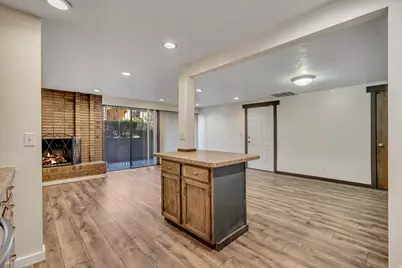 8136 S Cottonwood Cir, Sandy, UT 84094 - Photo 3