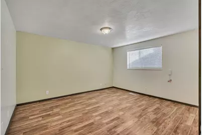 8136 S Cottonwood Cir, Sandy, UT 84094 - Photo 7