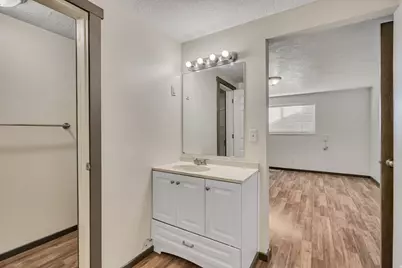 8136 S Cottonwood Cir, Sandy, UT 84094 - Photo 9