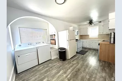 330 E 300 N, Price, UT 84501 - Photo 35