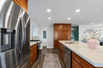 5831 S Beaumont Dr E, Holladay, UT 84121 - Photo 3