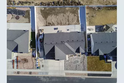 4854 N Cliffrose Dr, Eagle Mountain, UT 84005 - Photo 33