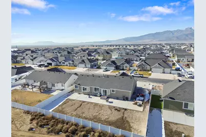 4854 N Cliffrose Dr, Eagle Mountain, UT 84005 - Photo 37