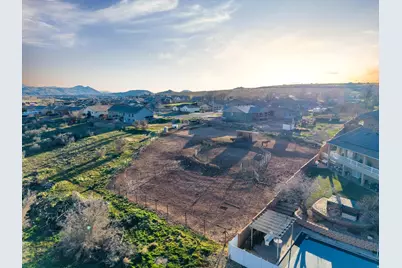 210 W Peachtree Dr, Toquerville, UT 84774 - Photo 13