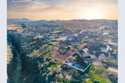 210 W Peachtree Dr, Toquerville, UT 84774 - Photo 21