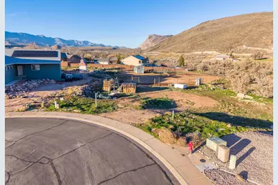 210 W Peachtree Dr, Toquerville, UT 84774 - Photo 11