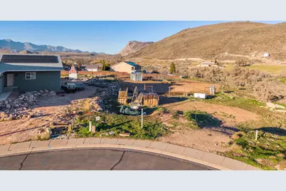 210 W Peachtree Dr, Toquerville, UT 84774 - Photo 9