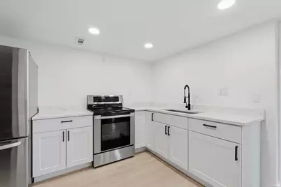 941 E Carnation Dr, Sandy, UT 84094 - Photo 9