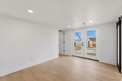 941 E Carnation Dr, Sandy, UT 84094 - Photo 11