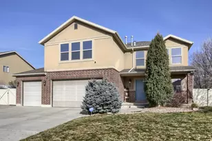 499 S Wellington Dr W, Kaysville, UT 84037 - Photo 3
