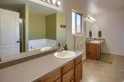 499 S Wellington Dr W, Kaysville, UT 84037 - Photo 21