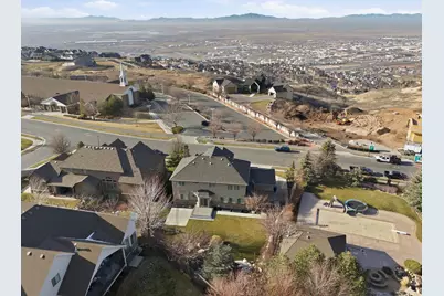 843 N Eaglepointe Dr E, North Salt Lake, UT 84054 - Photo 7