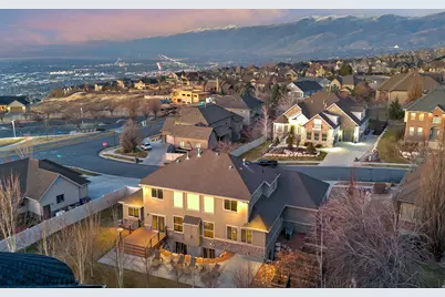 514 Sugar Plum Ln, North Salt Lake, UT 84054 - Photo 3