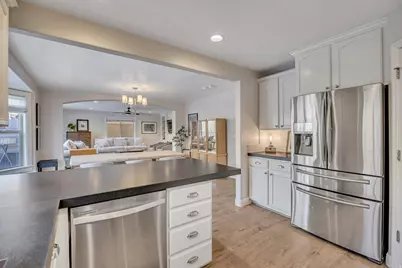 2043 E Brookings Dr, Draper (UT Cnty), UT 84020 - Photo 13