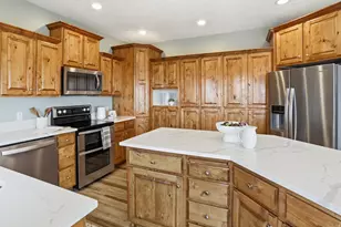 9483 N Avanyu Dr, Cedar Hills, UT 84062 - Photo 9