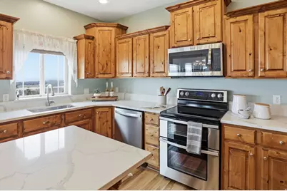 9483 N Avanyu Dr, Cedar Hills, UT 84062 - Photo 13