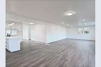 5229 S Kingswood Dr, Taylorsville, UT 84129 - Photo 3