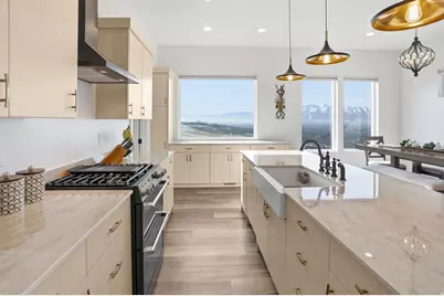 810 E Spring Pkwy, Providence, UT 84332 - Photo 9