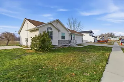 88 S Orchard Ln E, Grantsville, UT 84029 - Photo 3