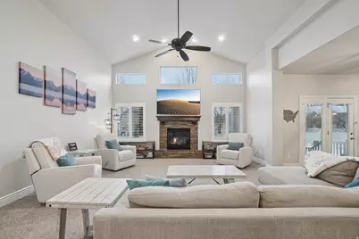 113 N Vista Dr, Kaysville, UT 84037 - Photo 3