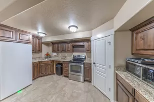 2529 N 1000 E, Layton, UT 84041 - Photo 25