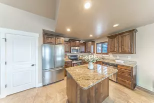 2529 N 1000 E, Layton, UT 84041 - Photo 11