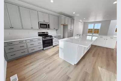 7047 W South Jordan Pkwy #385, South Jordan, UT 84009 - Photo 9