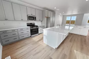 7047 W South Jordan Parkway, South Jordan, UT 84009 - Photo 9