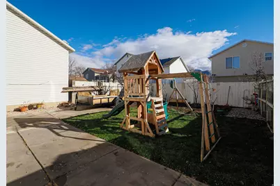 820 S Wildflower Cir, Ogden, UT 84404 - Photo 9