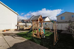 820 S Wildflower Cir, Ogden, UT 84404 - Photo 9