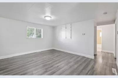 51 S 400 E, Clearfield, UT 84015 - Photo 3