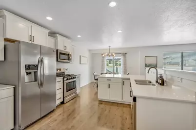 427 S Sunland Way, Saratoga Springs, UT 84045 - Photo 3