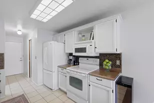 271 Brookfield Ln, Centerville, UT 84014 - Photo 9