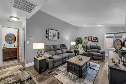 545 S Valley View Dr #68, Saint George, UT 84770 - Photo 3