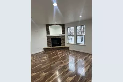 387 E Villa Ct, Midvale, UT 84047 - Photo 5