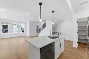 132 Chambord Ct E, Sandy, UT 84070 - Photo 3