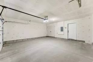 138 Chambord Ct E, Sandy, UT 84070 - Photo 9