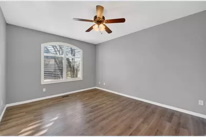 586 E Creekview Dr, Murray, UT 84107 - Photo 15