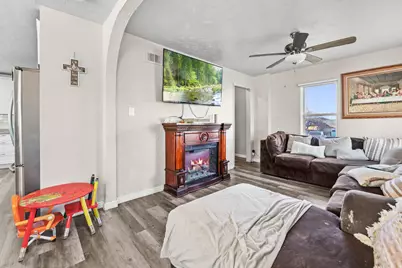 7609 N Mountain View Rd, Lake Point, UT 84074 - Photo 7